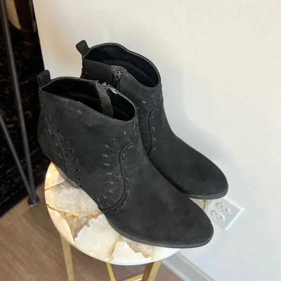 NWOT Qupid | Women’s Black Western Suede Booties 9 - Picture 3 of 12